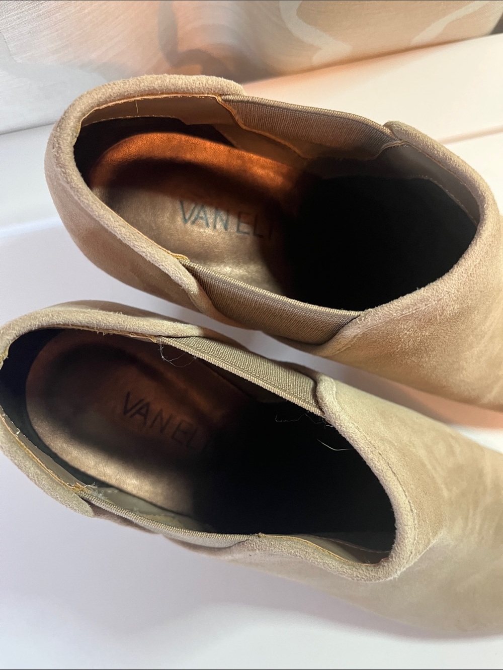 Vaneli Light Taupe Beige Suede Leather‎ Ankle Booties Size 8.5 - Picture 2 of 9
